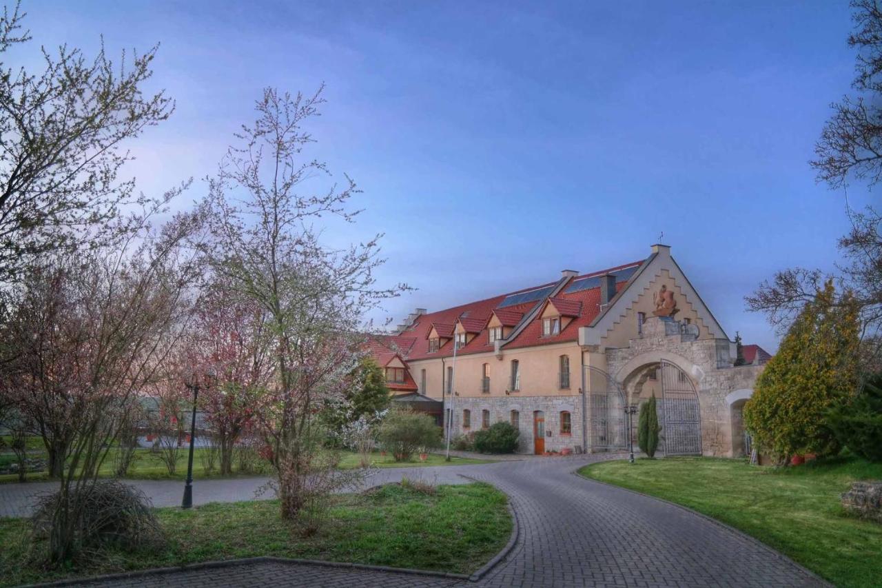 Hotel Und Restaurant Rittergut Kreipitzsch Naumburg  Exterior foto